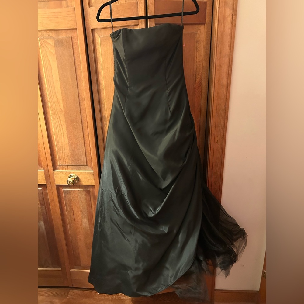 Jessica McLintok Women’s Classic Y2K Sz 4 Black Ball Gown W/ Ruching Details